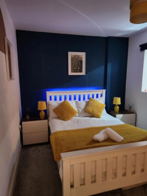Stylish One Bedroom City Centre Apartment with Free Parking